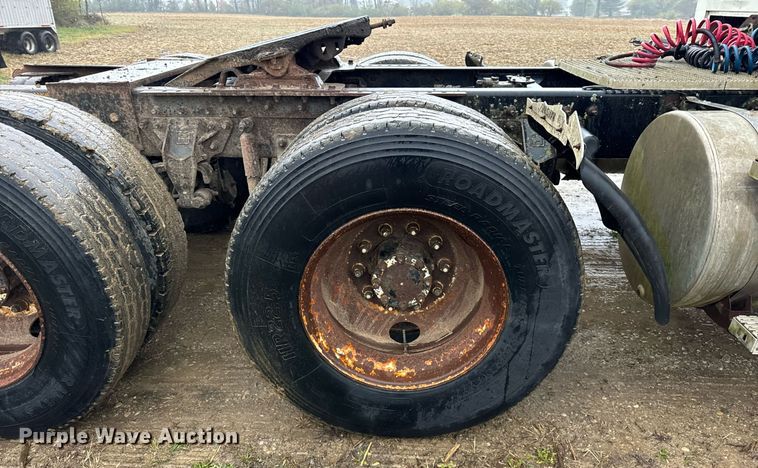 image for item DT2218 1998 Mack CH600 semi truck