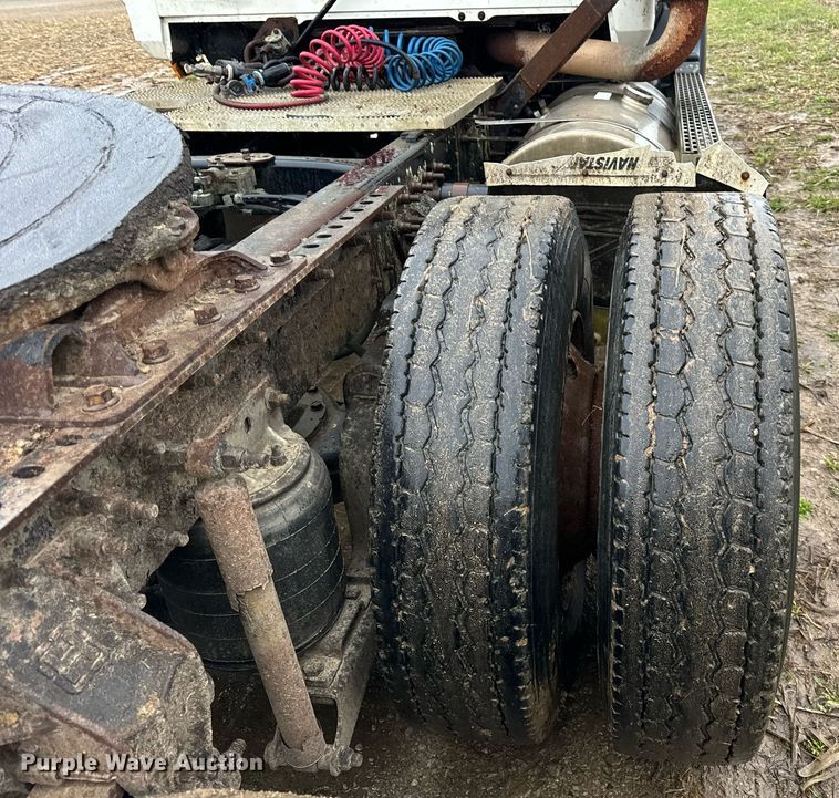 image for item DT2218 1998 Mack CH600 semi truck