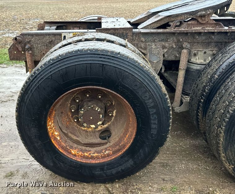 image for item DT2218 1998 Mack CH600 semi truck