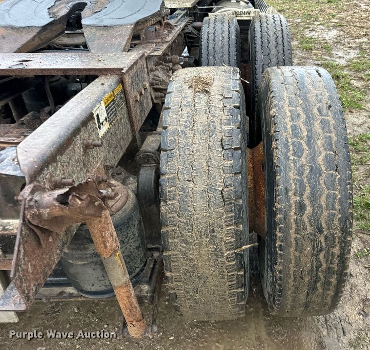 image for item DT2218 1998 Mack CH600 semi truck