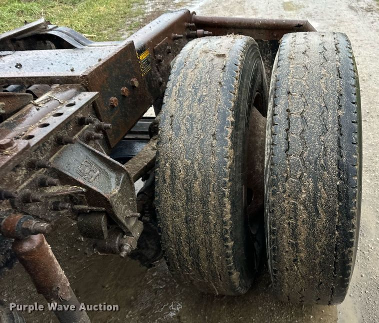 image for item DT2218 1998 Mack CH600 semi truck