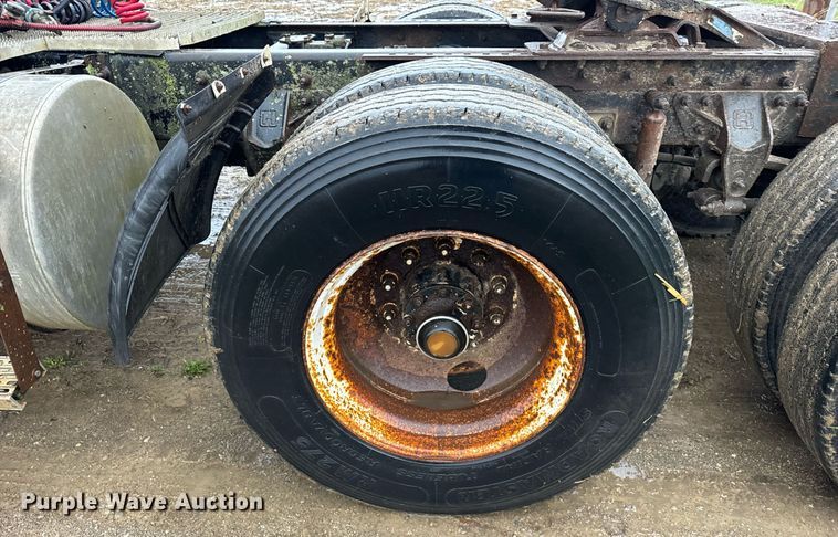 image for item DT2218 1998 Mack CH600 semi truck