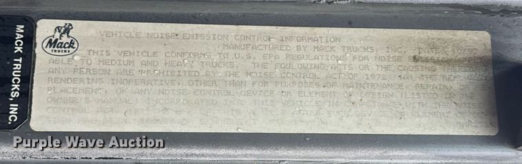 image for item DT2218 1998 Mack CH600 semi truck