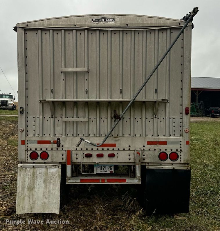 image for item DT2219 1983 Chamberlin JAGH-700 grain trailer