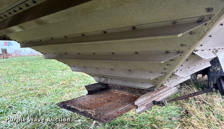 image for item DT2219 1983 Chamberlin JAGH-700 grain trailer