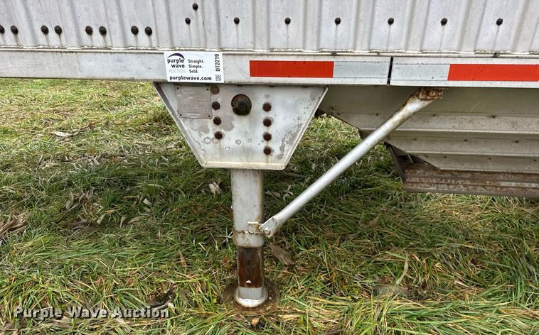 image for item DT2219 1983 Chamberlin JAGH-700 grain trailer