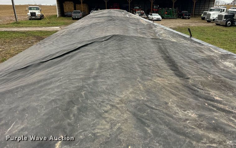 image for item DT2219 1983 Chamberlin JAGH-700 grain trailer