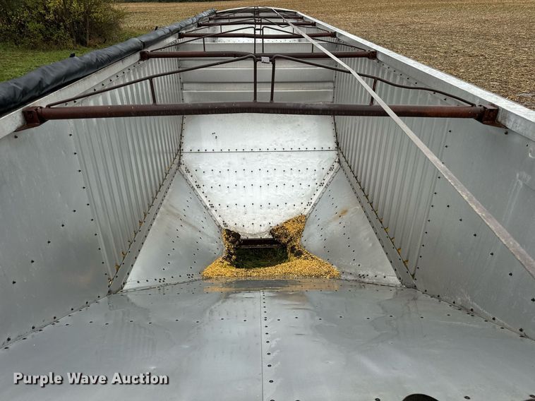 image for item DT2219 1983 Chamberlin JAGH-700 grain trailer