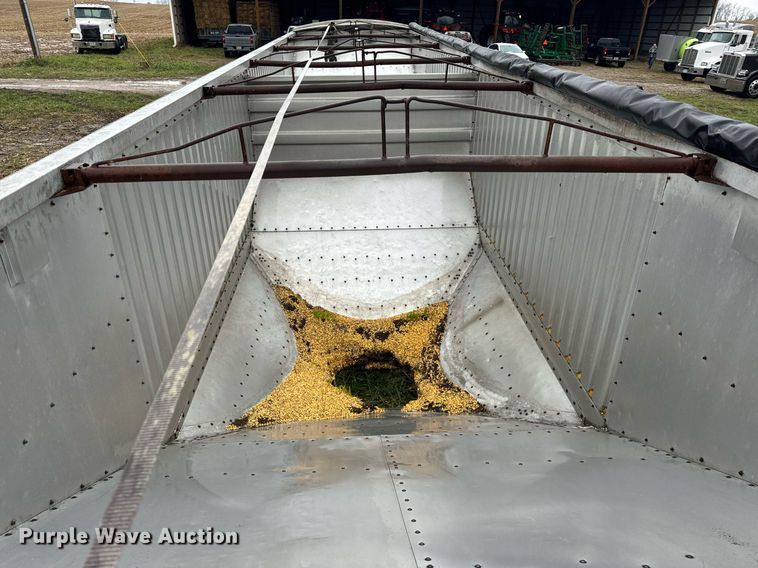 image for item DT2219 1983 Chamberlin JAGH-700 grain trailer