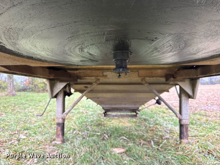 image for item DT2219 1983 Chamberlin JAGH-700 grain trailer