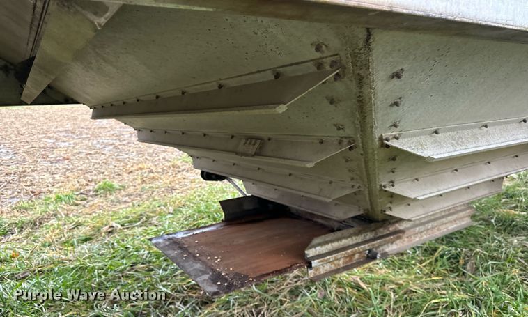 image for item DT2219 1983 Chamberlin JAGH-700 grain trailer