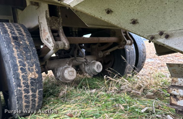 image for item DT2219 1983 Chamberlin JAGH-700 grain trailer