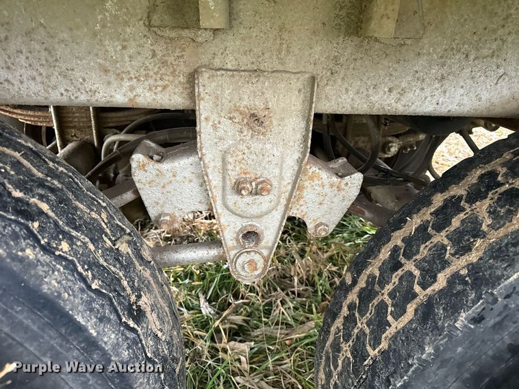 image for item DT2219 1983 Chamberlin JAGH-700 grain trailer