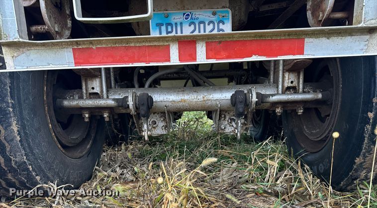 image for item DT2219 1983 Chamberlin JAGH-700 grain trailer