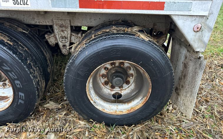 image for item DT2219 1983 Chamberlin JAGH-700 grain trailer