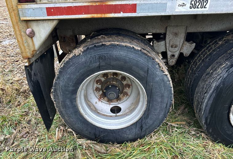 image for item DT2219 1983 Chamberlin JAGH-700 grain trailer