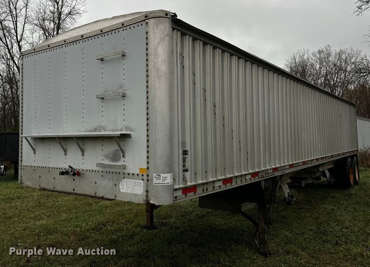 image for item DT2220 1987 Wilson AGH-800 grain trailer