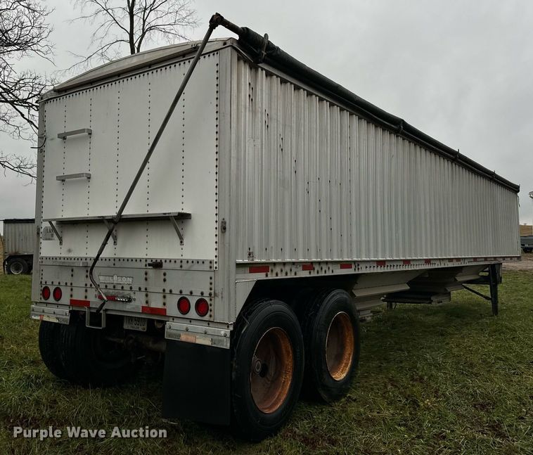 image for item DT2220 1987 Wilson AGH-800 grain trailer