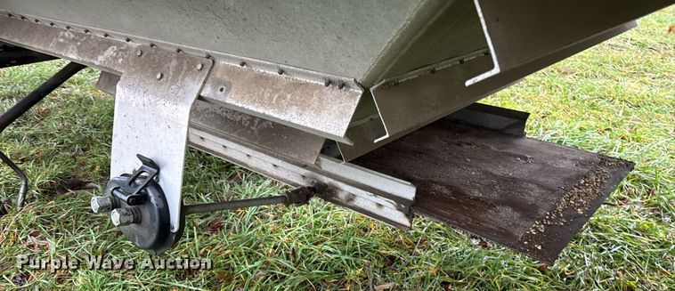 image for item DT2220 1987 Wilson AGH-800 grain trailer