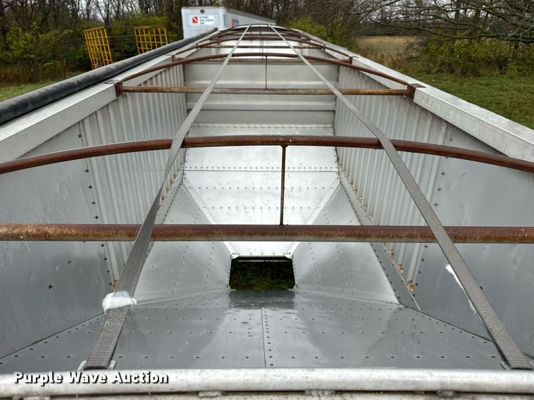 image for item DT2220 1987 Wilson AGH-800 grain trailer