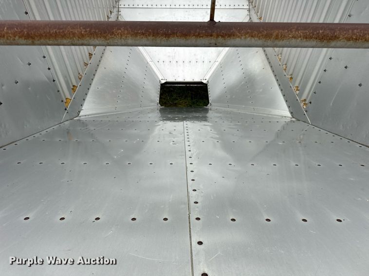 image for item DT2220 1987 Wilson AGH-800 grain trailer