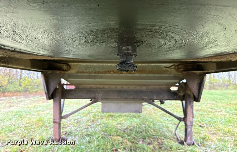 image for item DT2220 1987 Wilson AGH-800 grain trailer