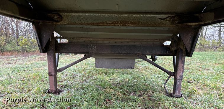 image for item DT2220 1987 Wilson AGH-800 grain trailer