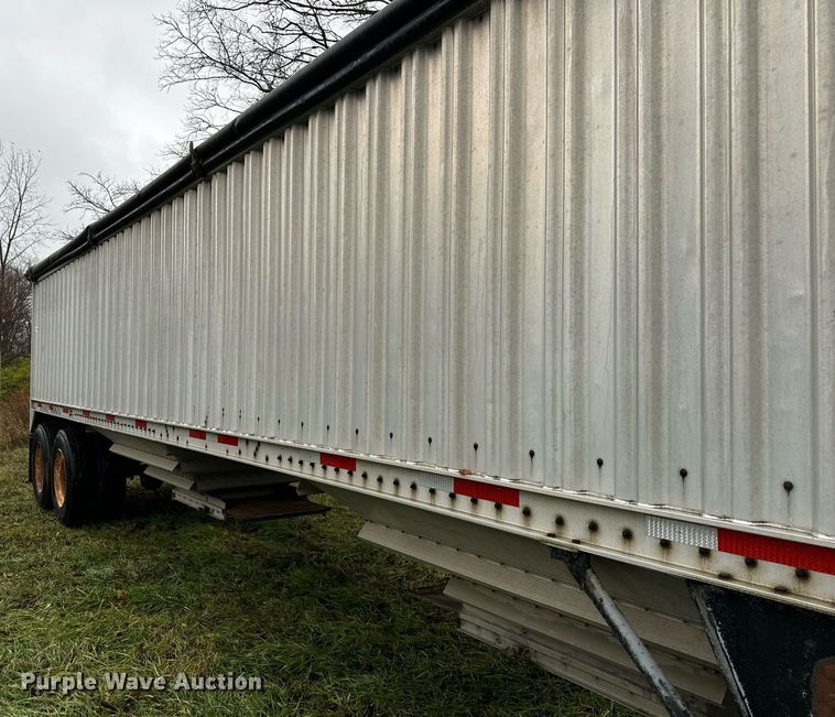 image for item DT2220 1987 Wilson AGH-800 grain trailer