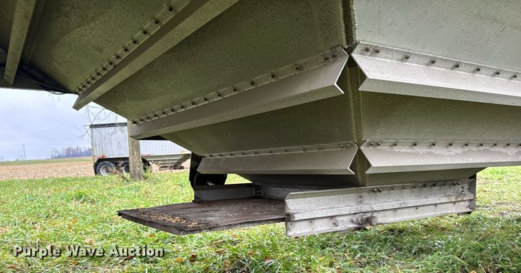 image for item DT2220 1987 Wilson AGH-800 grain trailer