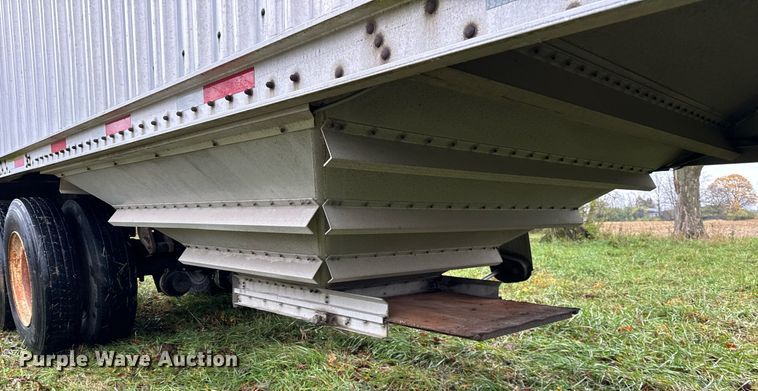 image for item DT2220 1987 Wilson AGH-800 grain trailer