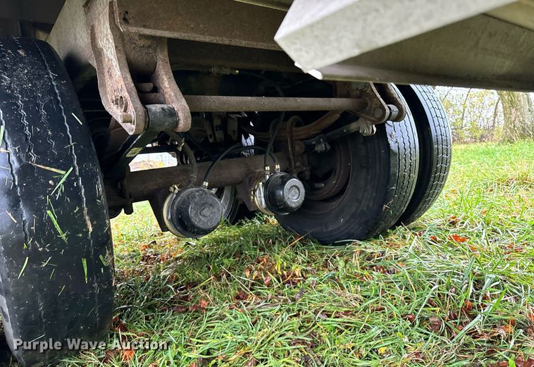 image for item DT2220 1987 Wilson AGH-800 grain trailer