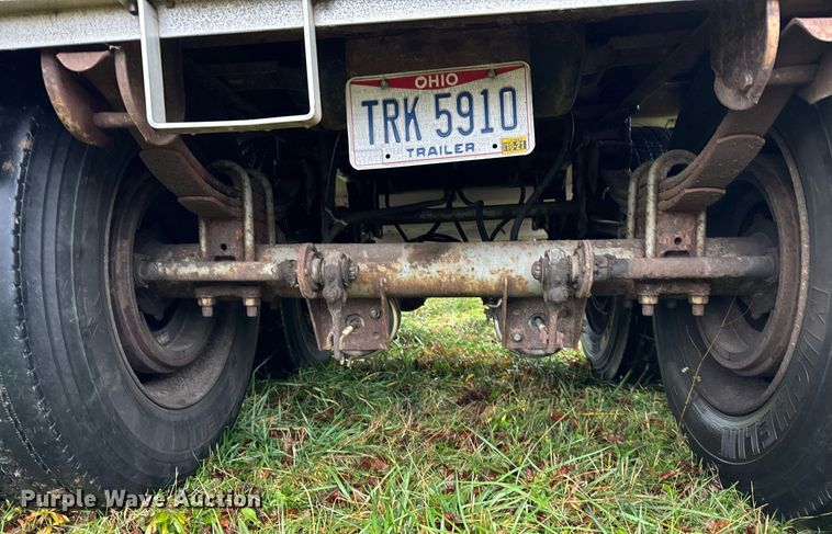 image for item DT2220 1987 Wilson AGH-800 grain trailer