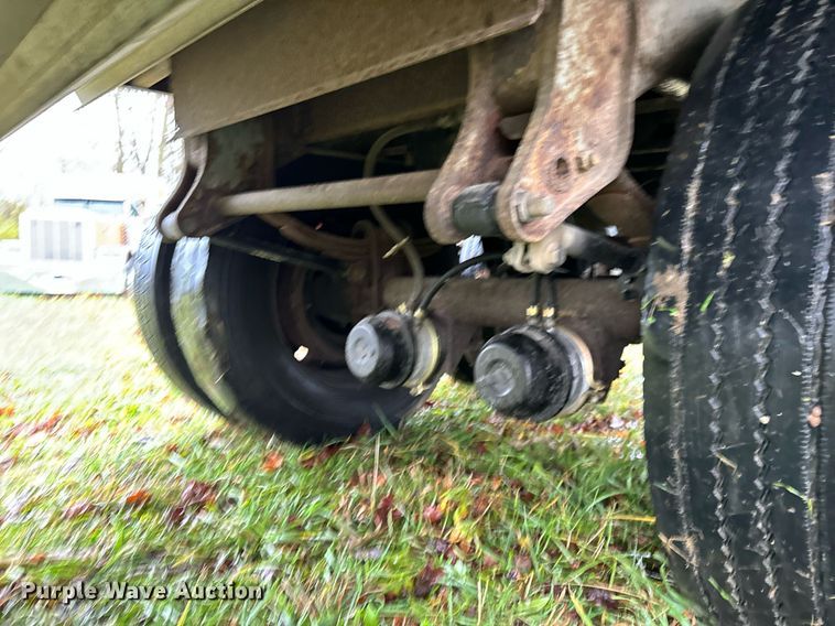 image for item DT2220 1987 Wilson AGH-800 grain trailer