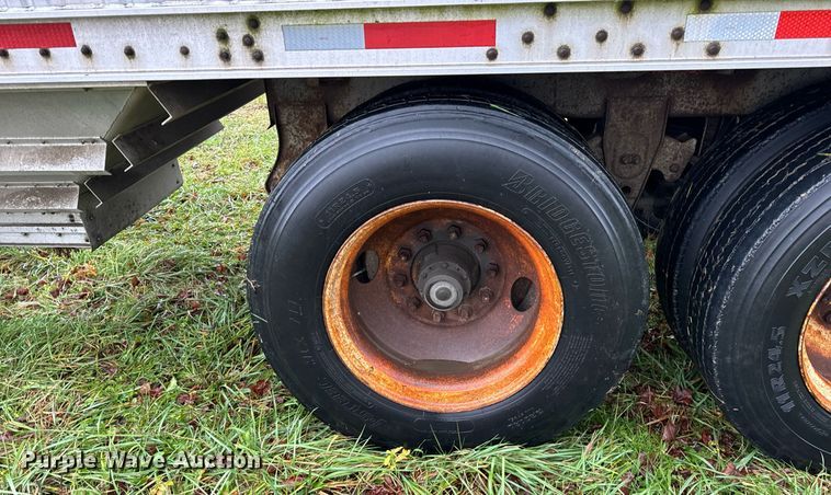 image for item DT2220 1987 Wilson AGH-800 grain trailer