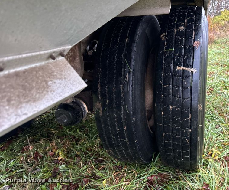 image for item DT2220 1987 Wilson AGH-800 grain trailer