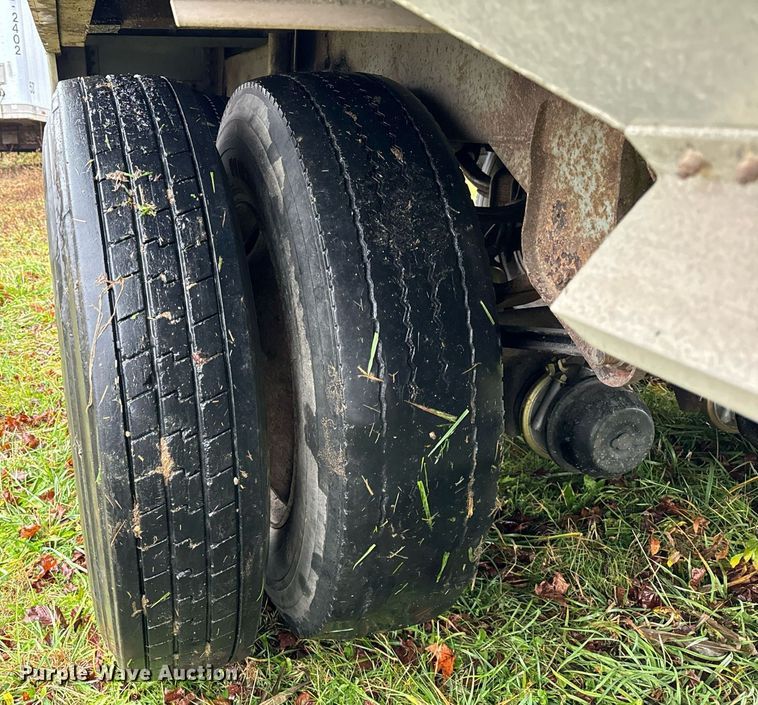 image for item DT2220 1987 Wilson AGH-800 grain trailer