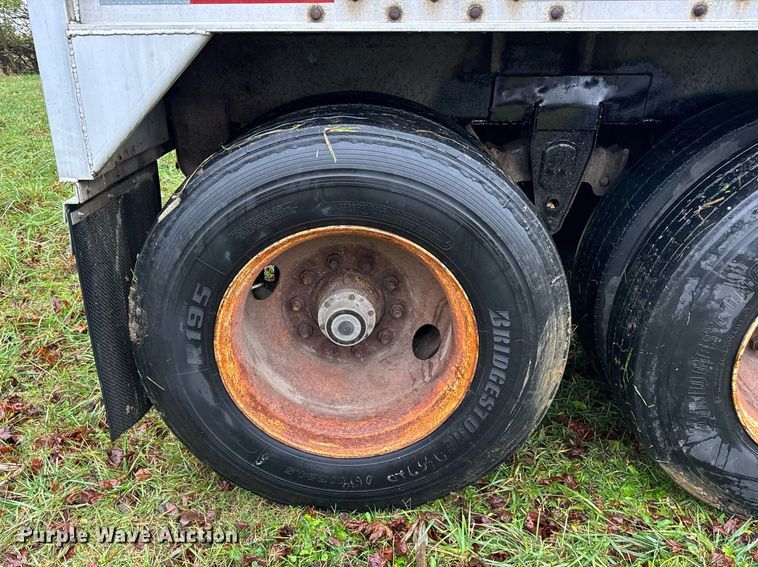 image for item DT2220 1987 Wilson AGH-800 grain trailer