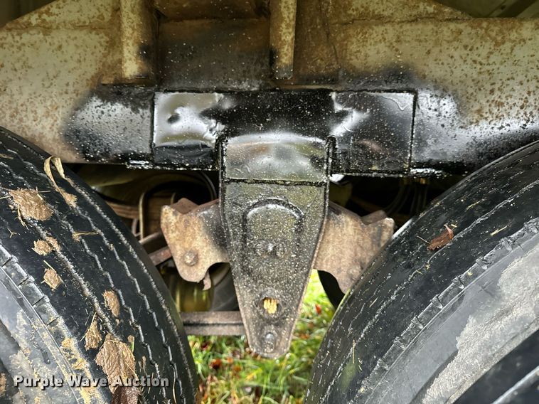 image for item DT2220 1987 Wilson AGH-800 grain trailer