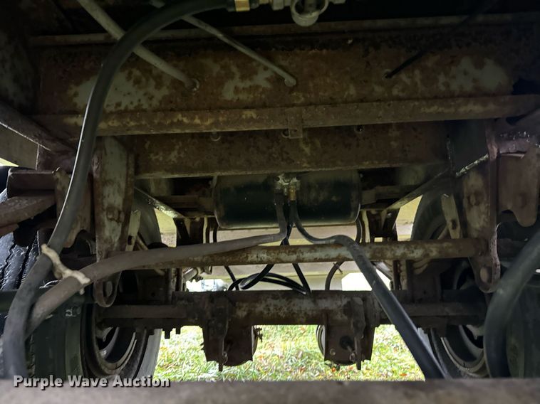 image for item DT2220 1987 Wilson AGH-800 grain trailer