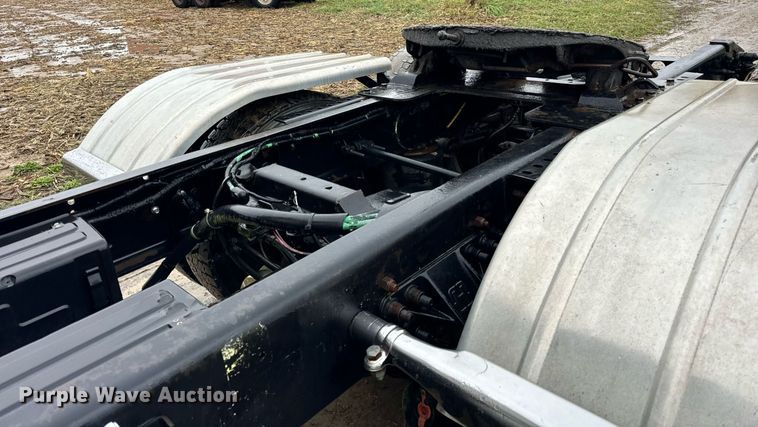 image for item DT2221 1999 Sterling  semi truck