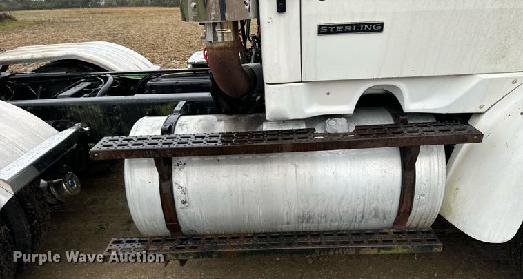 image for item DT2221 1999 Sterling  semi truck