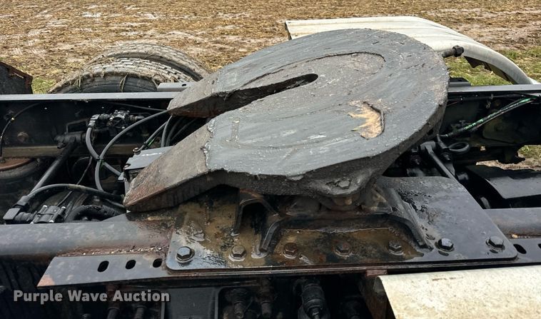 image for item DT2221 1999 Sterling  semi truck