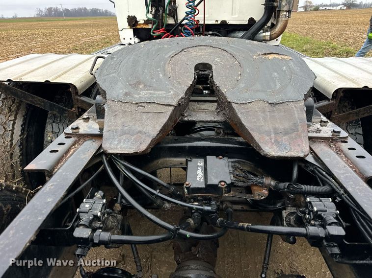 image for item DT2221 1999 Sterling  semi truck