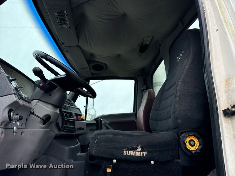 image for item DT2221 1999 Sterling  semi truck