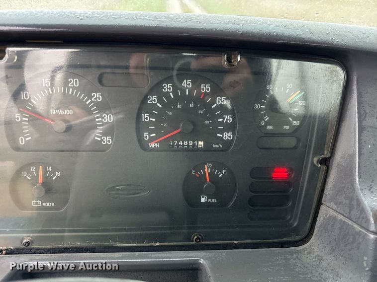 image for item DT2221 1999 Sterling  semi truck