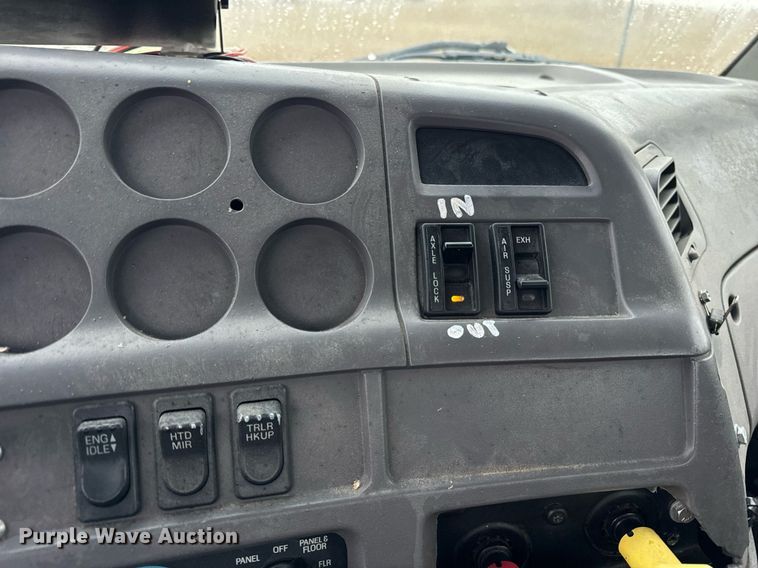 image for item DT2221 1999 Sterling  semi truck