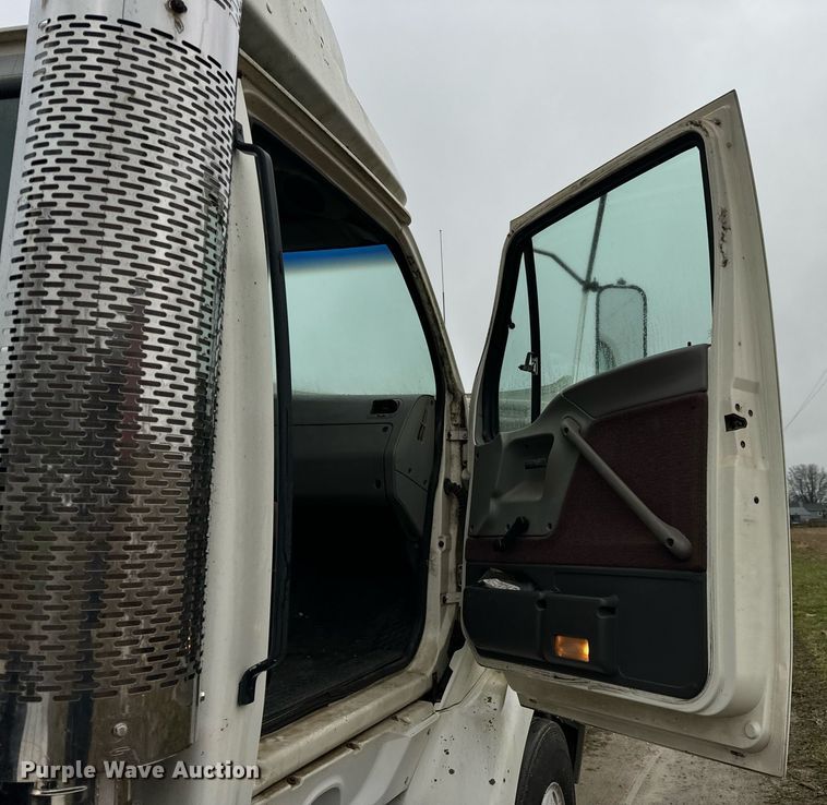 image for item DT2221 1999 Sterling  semi truck