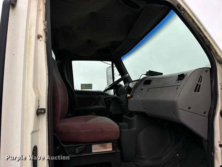 image for item DT2221 1999 Sterling  semi truck