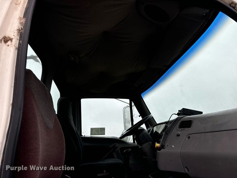 image for item DT2221 1999 Sterling  semi truck