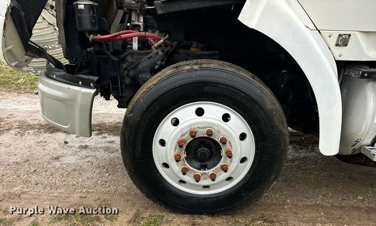 image for item DT2221 1999 Sterling  semi truck